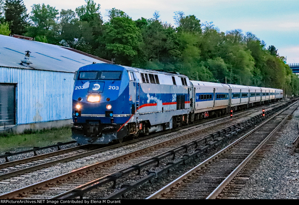 MNCR 203 on train 875